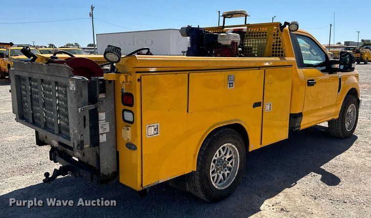 image for item EQ2222 2017 Ford F350 Super Duty utility bed pickup truck