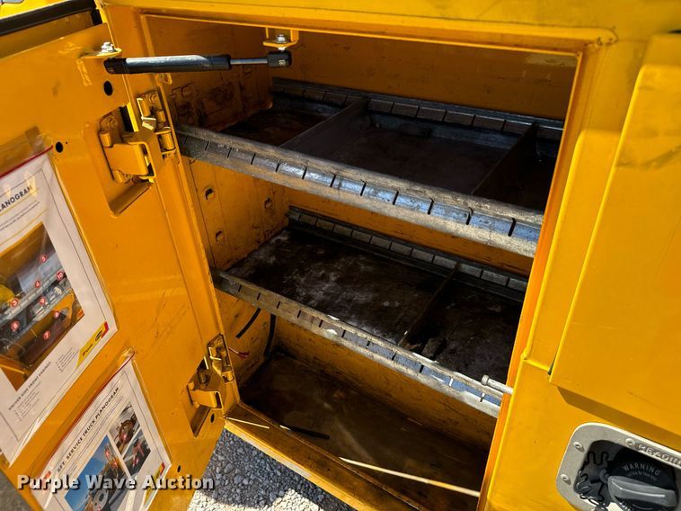 image for item EQ2222 2017 Ford F350 Super Duty utility bed pickup truck