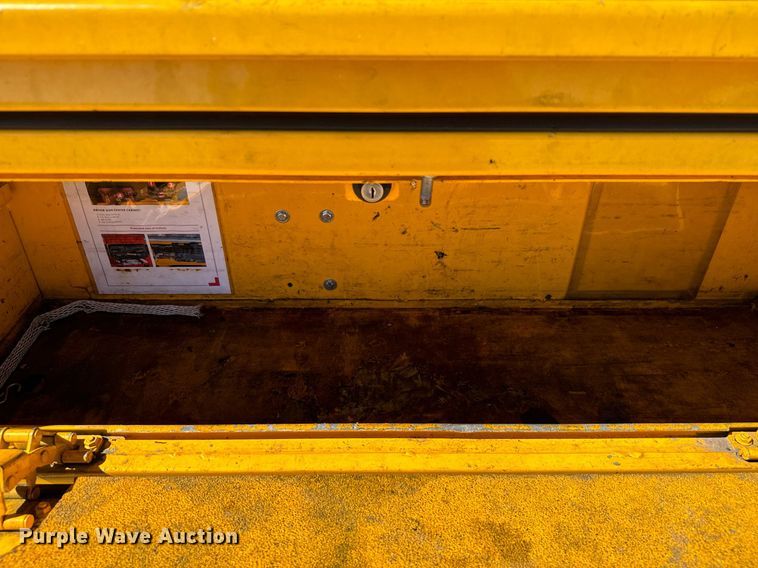 image for item EQ2222 2017 Ford F350 Super Duty utility bed pickup truck