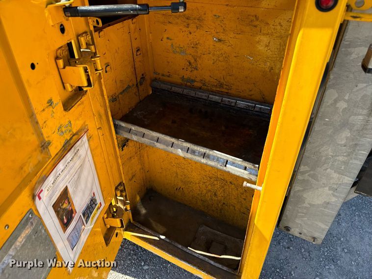 image for item EQ2222 2017 Ford F350 Super Duty utility bed pickup truck