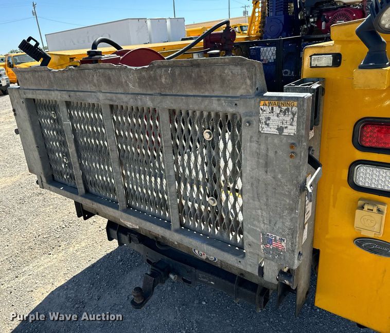 image for item EQ2222 2017 Ford F350 Super Duty utility bed pickup truck