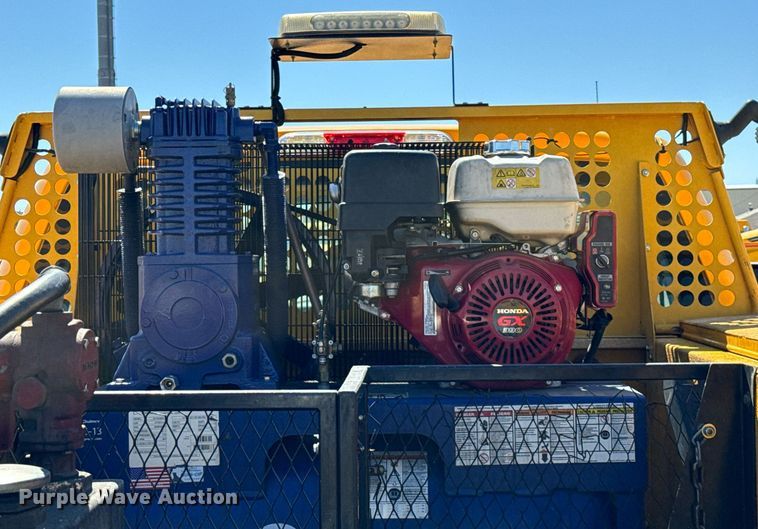 image for item EQ2222 2017 Ford F350 Super Duty utility bed pickup truck