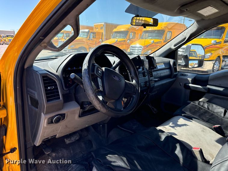 image for item EQ2222 2017 Ford F350 Super Duty utility bed pickup truck