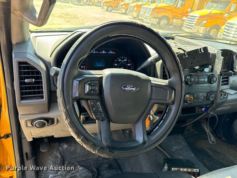 image for item EQ2222 2017 Ford F350 Super Duty utility bed pickup truck