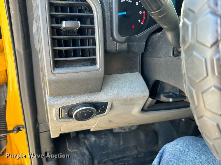 image for item EQ2222 2017 Ford F350 Super Duty utility bed pickup truck