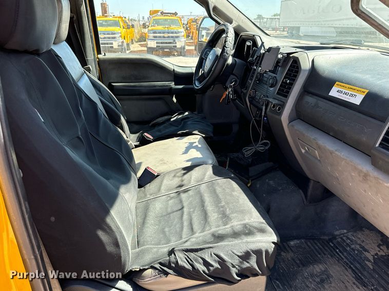 image for item EQ2222 2017 Ford F350 Super Duty utility bed pickup truck