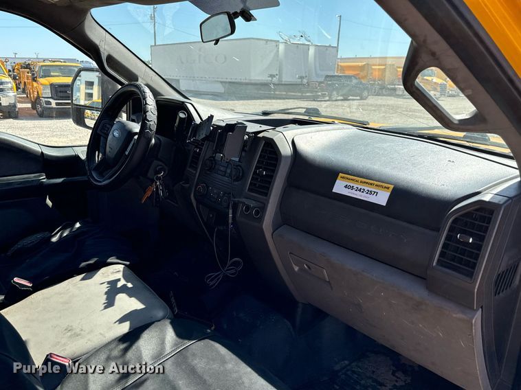 image for item EQ2222 2017 Ford F350 Super Duty utility bed pickup truck