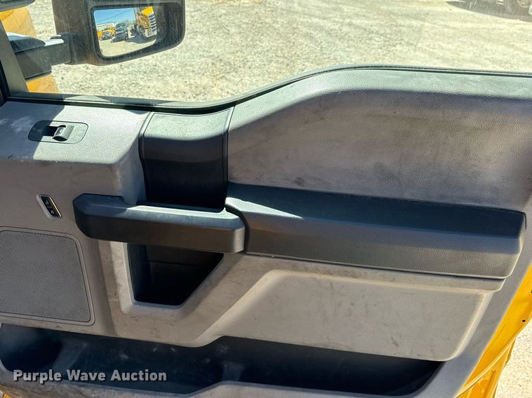 image for item EQ2222 2017 Ford F350 Super Duty utility bed pickup truck