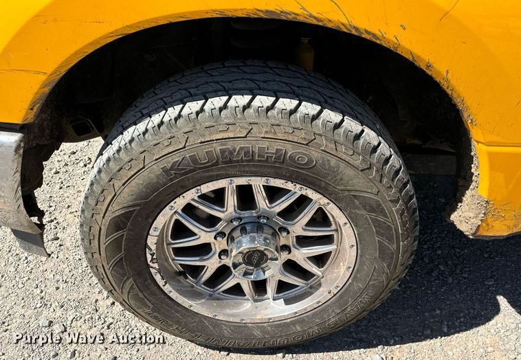 image for item EQ2222 2017 Ford F350 Super Duty utility bed pickup truck