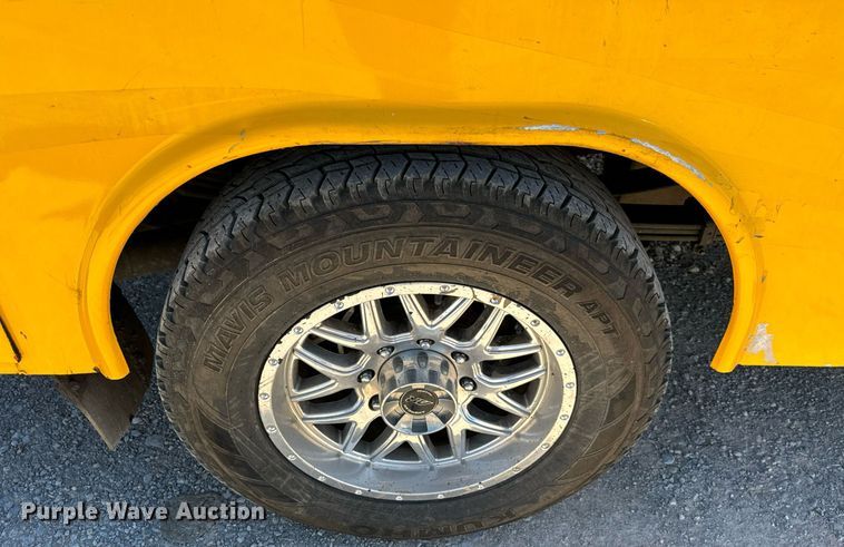 image for item EQ2222 2017 Ford F350 Super Duty utility bed pickup truck