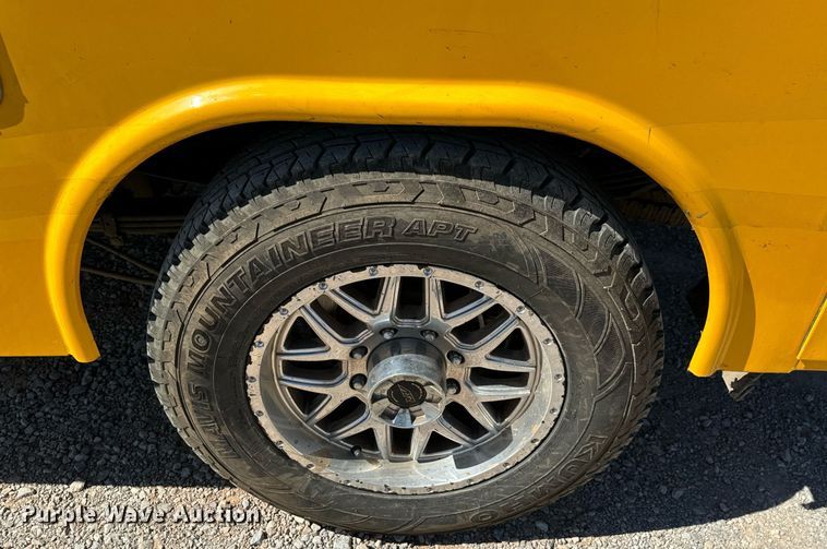 image for item EQ2222 2017 Ford F350 Super Duty utility bed pickup truck