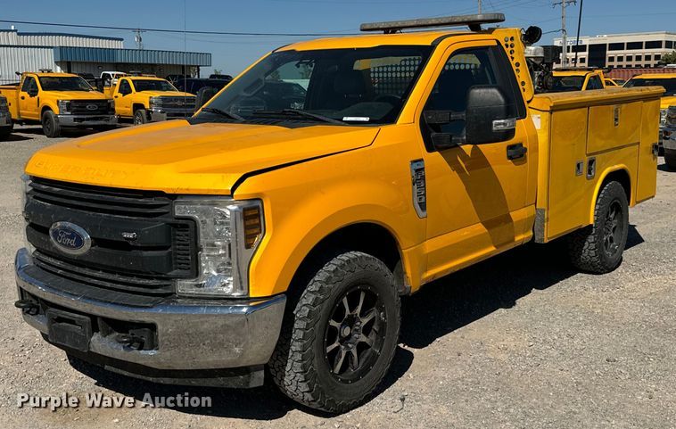 image for item EQ2224 2018 Ford F350 Super Duty utility bed pickup truck