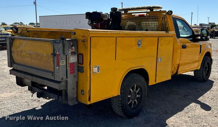 image for item EQ2224 2018 Ford F350 Super Duty utility bed pickup truck