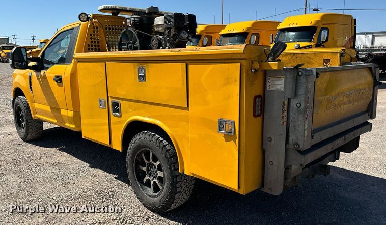 image for item EQ2224 2018 Ford F350 Super Duty utility bed pickup truck