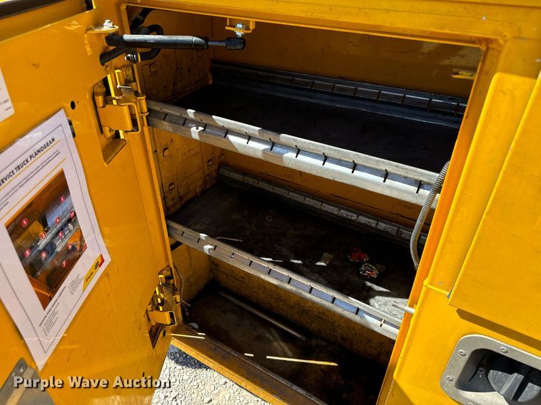 image for item EQ2224 2018 Ford F350 Super Duty utility bed pickup truck