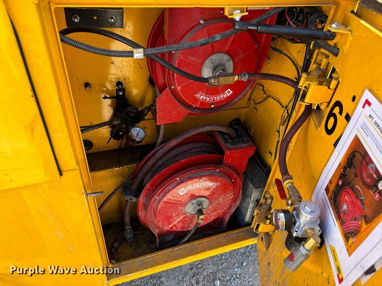 image for item EQ2224 2018 Ford F350 Super Duty utility bed pickup truck