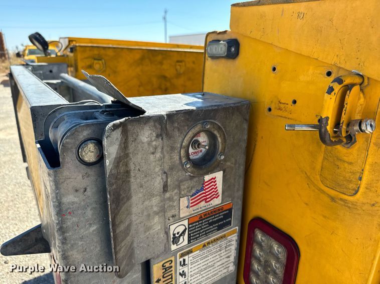 image for item EQ2224 2018 Ford F350 Super Duty utility bed pickup truck