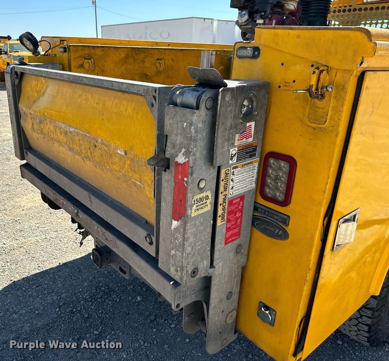 image for item EQ2224 2018 Ford F350 Super Duty utility bed pickup truck