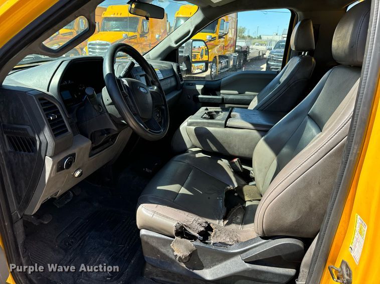 image for item EQ2224 2018 Ford F350 Super Duty utility bed pickup truck