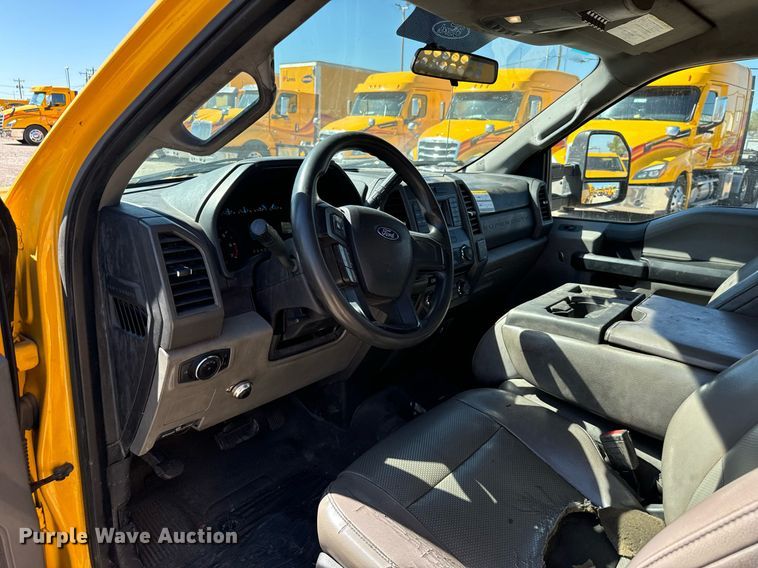 image for item EQ2224 2018 Ford F350 Super Duty utility bed pickup truck