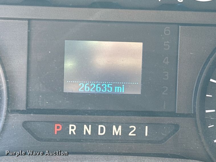 image for item EQ2224 2018 Ford F350 Super Duty utility bed pickup truck