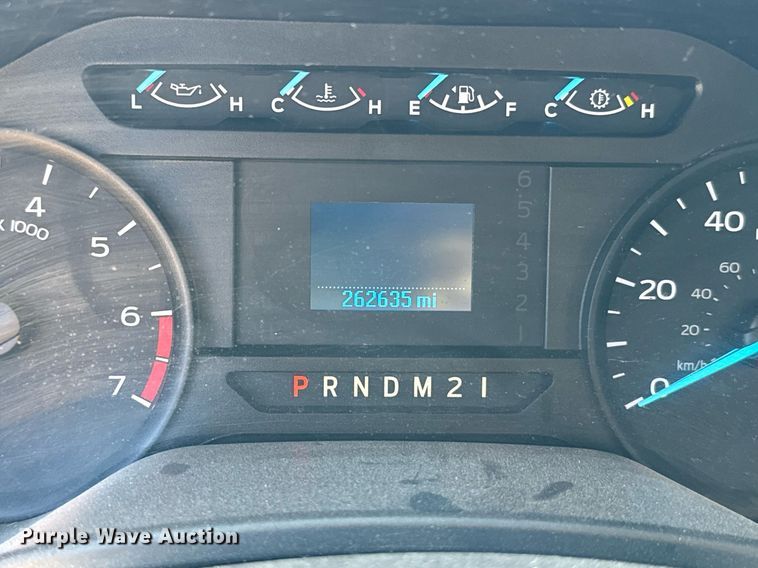 image for item EQ2224 2018 Ford F350 Super Duty utility bed pickup truck