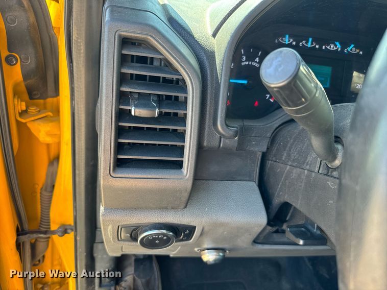 image for item EQ2224 2018 Ford F350 Super Duty utility bed pickup truck