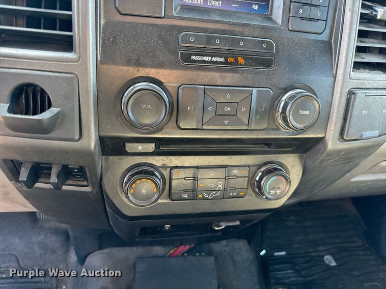 image for item EQ2224 2018 Ford F350 Super Duty utility bed pickup truck