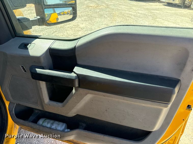 image for item EQ2224 2018 Ford F350 Super Duty utility bed pickup truck