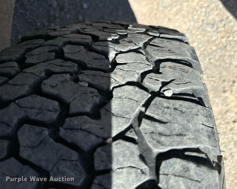 image for item EQ2224 2018 Ford F350 Super Duty utility bed pickup truck