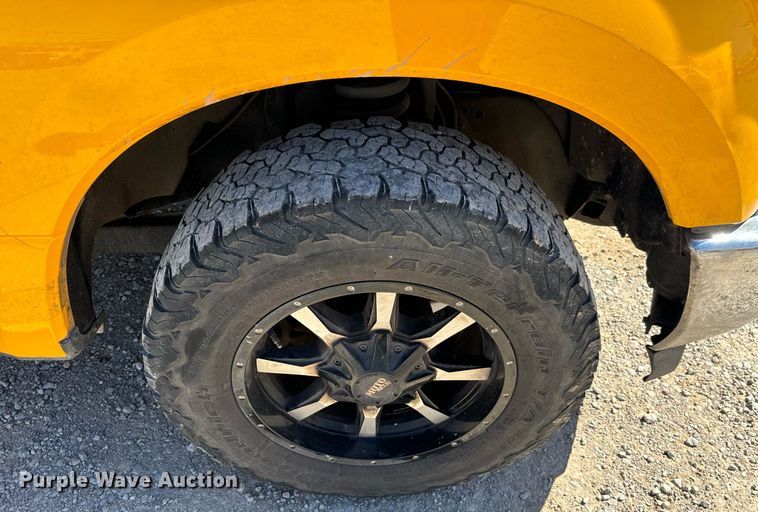 image for item EQ2224 2018 Ford F350 Super Duty utility bed pickup truck