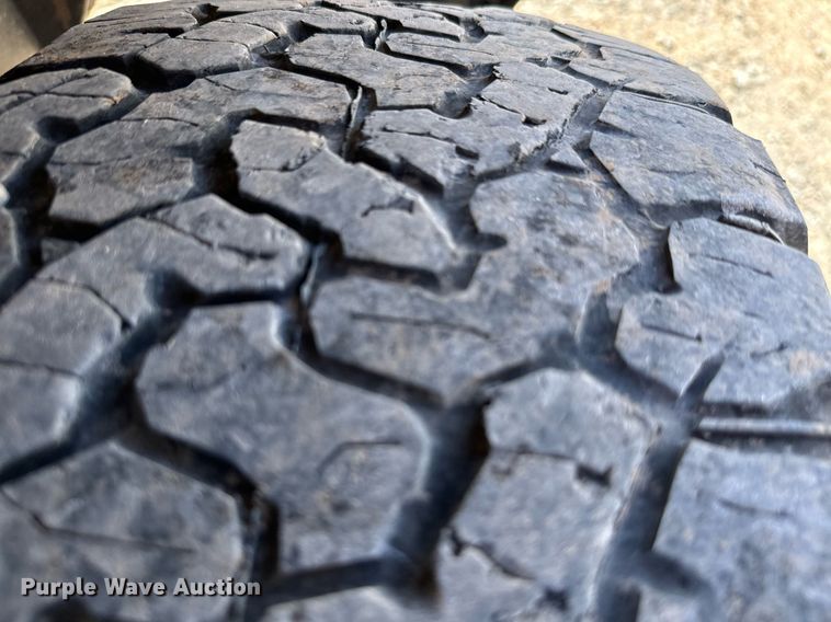 image for item EQ2224 2018 Ford F350 Super Duty utility bed pickup truck