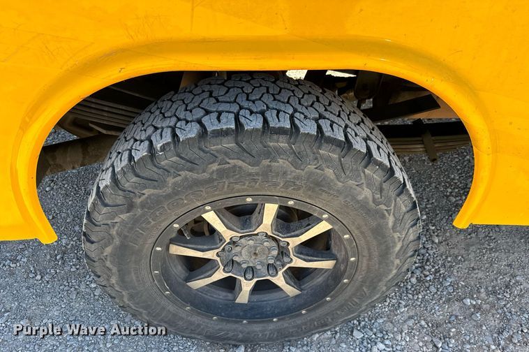 image for item EQ2224 2018 Ford F350 Super Duty utility bed pickup truck