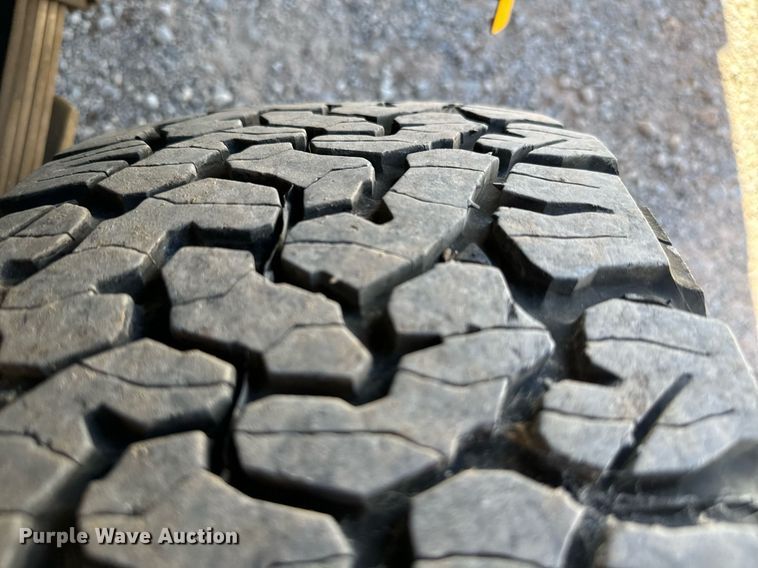 image for item EQ2224 2018 Ford F350 Super Duty utility bed pickup truck