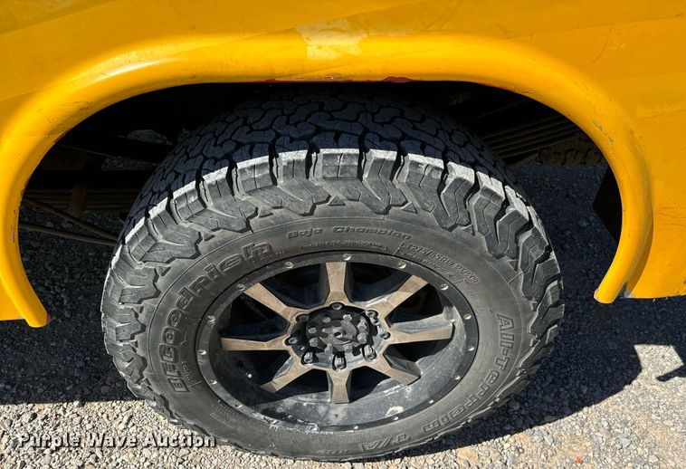 image for item EQ2224 2018 Ford F350 Super Duty utility bed pickup truck