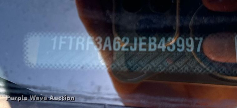 image for item EQ2224 2018 Ford F350 Super Duty utility bed pickup truck