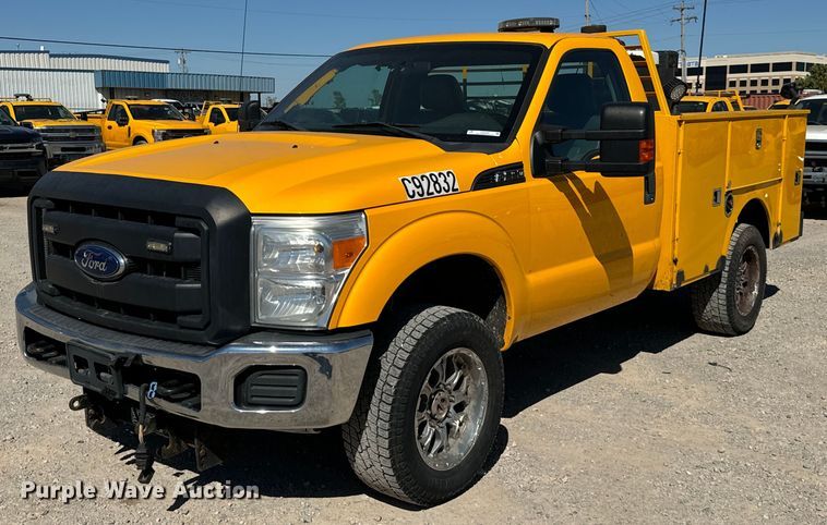 image for item EQ2225 2015 Ford F350 Super Duty utility bed pickup truck