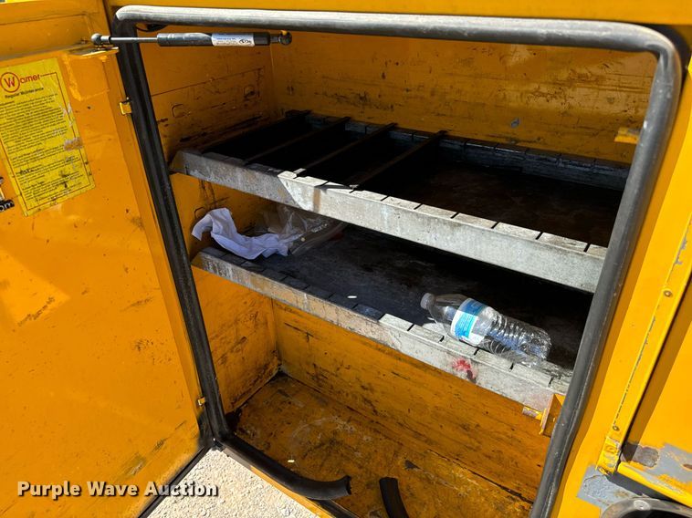 image for item EQ2225 2015 Ford F350 Super Duty utility bed pickup truck