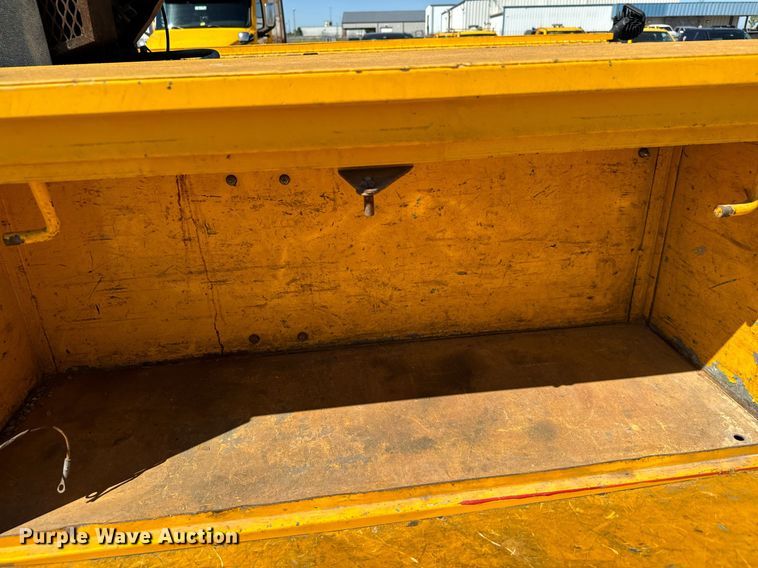 image for item EQ2225 2015 Ford F350 Super Duty utility bed pickup truck