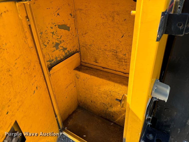 image for item EQ2225 2015 Ford F350 Super Duty utility bed pickup truck