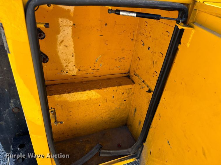 image for item EQ2225 2015 Ford F350 Super Duty utility bed pickup truck