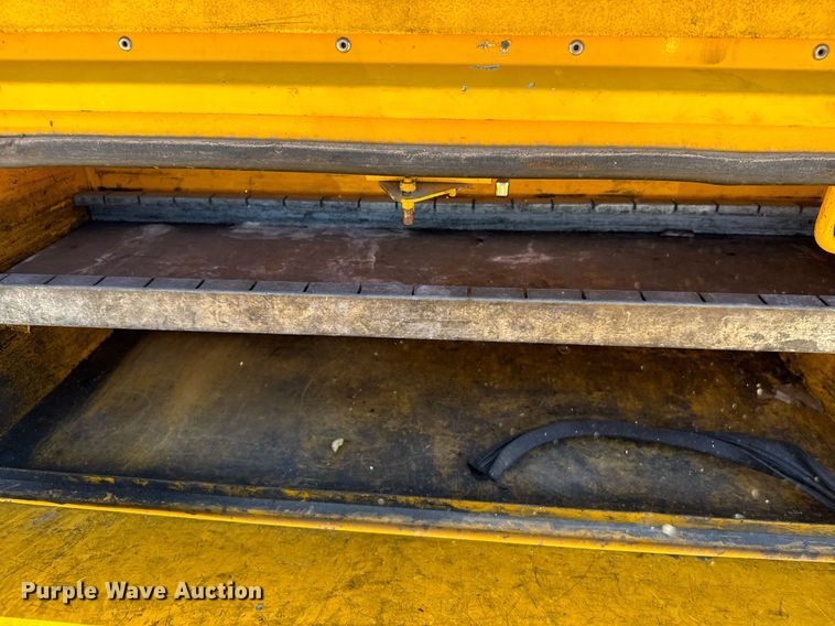 image for item EQ2225 2015 Ford F350 Super Duty utility bed pickup truck