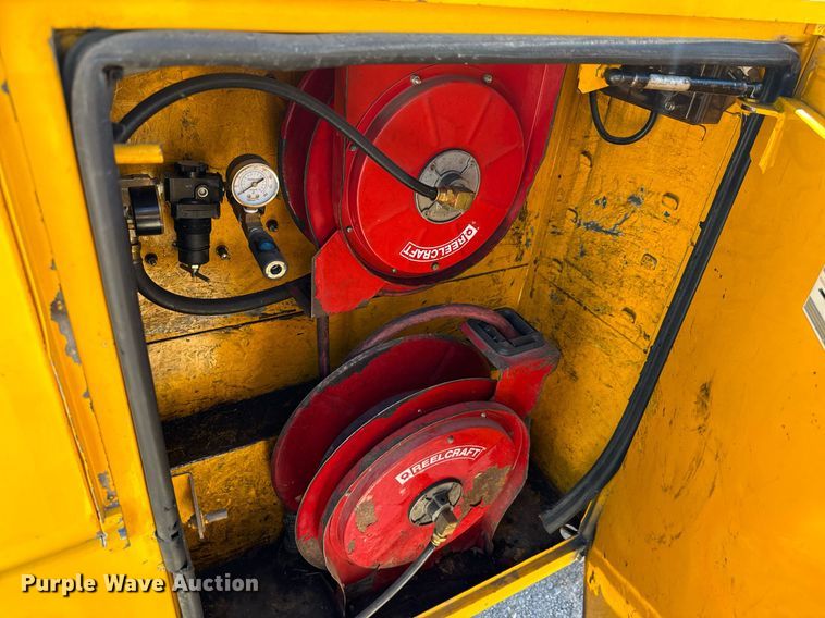 image for item EQ2225 2015 Ford F350 Super Duty utility bed pickup truck