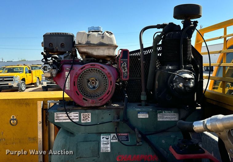 image for item EQ2225 2015 Ford F350 Super Duty utility bed pickup truck