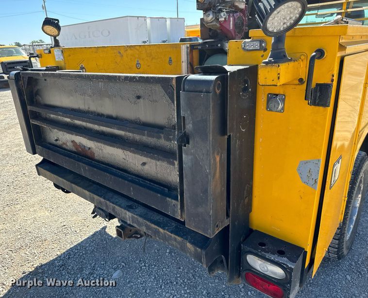 image for item EQ2225 2015 Ford F350 Super Duty utility bed pickup truck