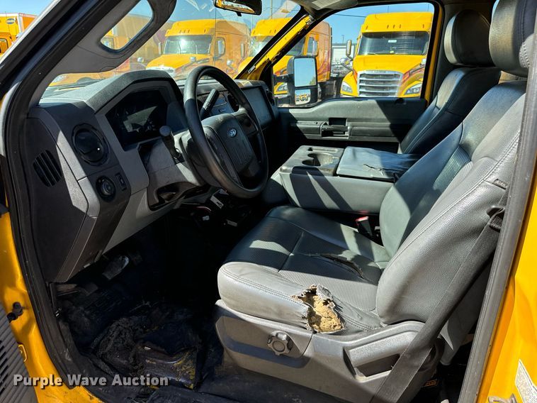 image for item EQ2225 2015 Ford F350 Super Duty utility bed pickup truck