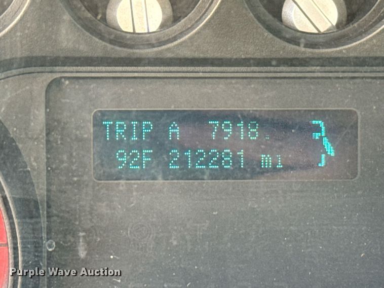 image for item EQ2225 2015 Ford F350 Super Duty utility bed pickup truck