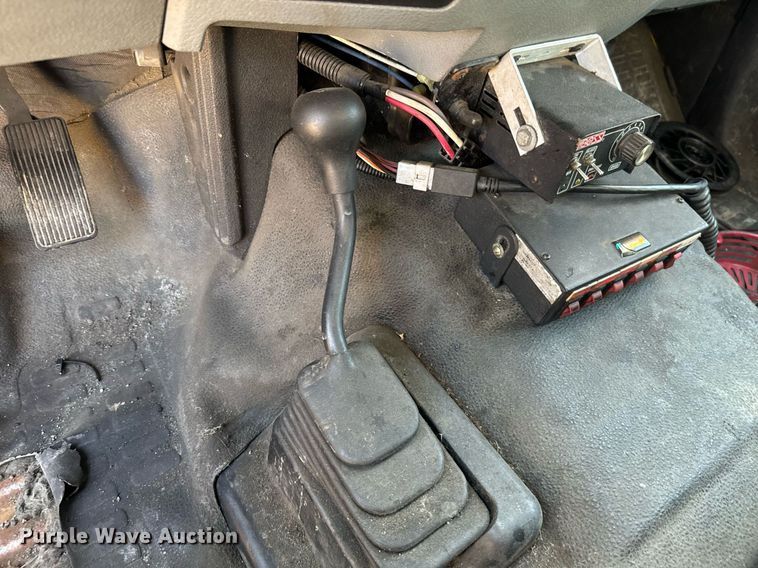 image for item EQ2225 2015 Ford F350 Super Duty utility bed pickup truck