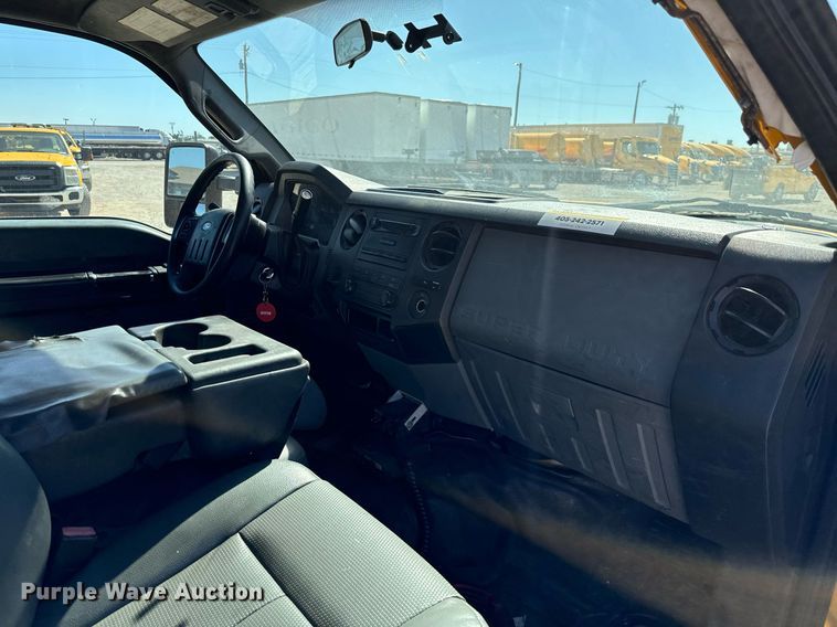 image for item EQ2225 2015 Ford F350 Super Duty utility bed pickup truck