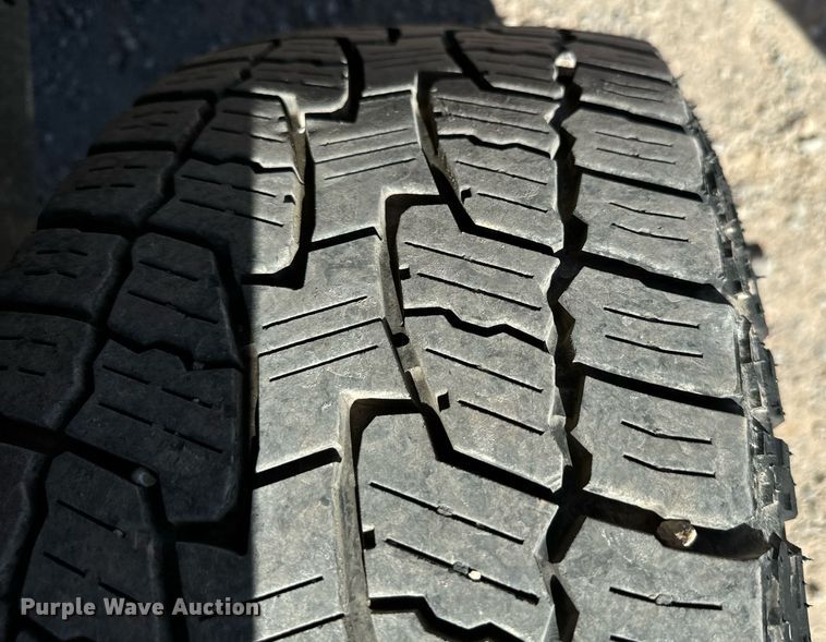 image for item EQ2225 2015 Ford F350 Super Duty utility bed pickup truck